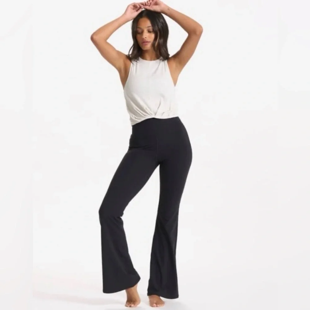 NWT Vuori performance flare pants, size M - Picture 2 of 4